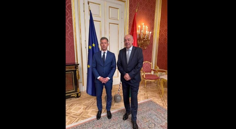 Lélegzetvisszafojtva: Sulyok Tamás vajon ma aláírja a 17. Alaptörvény-módosítást?