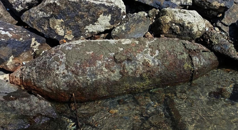 Több mázsás világháborús bombák bukkantak fel a Dunából Érsekcsanád közelében  fotók