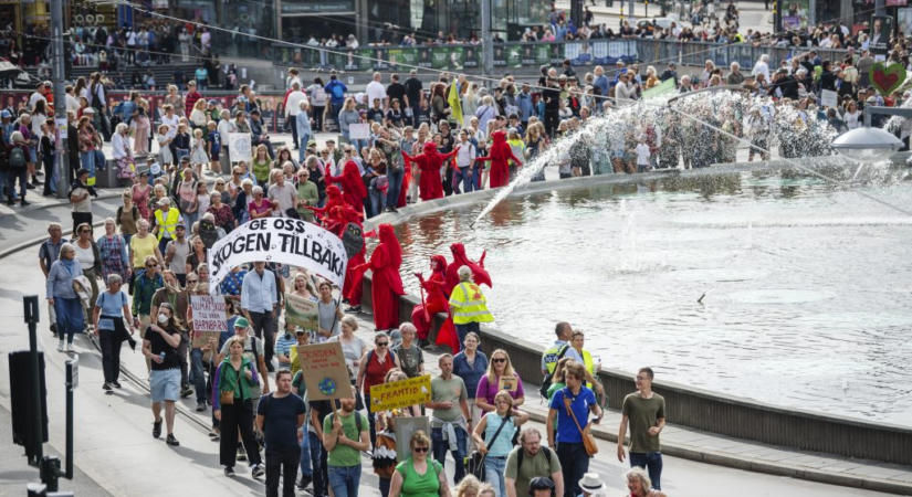 A klímavédelem fokozásáért tüntettek Stockholmban, Greta Thunberg is felszólalt