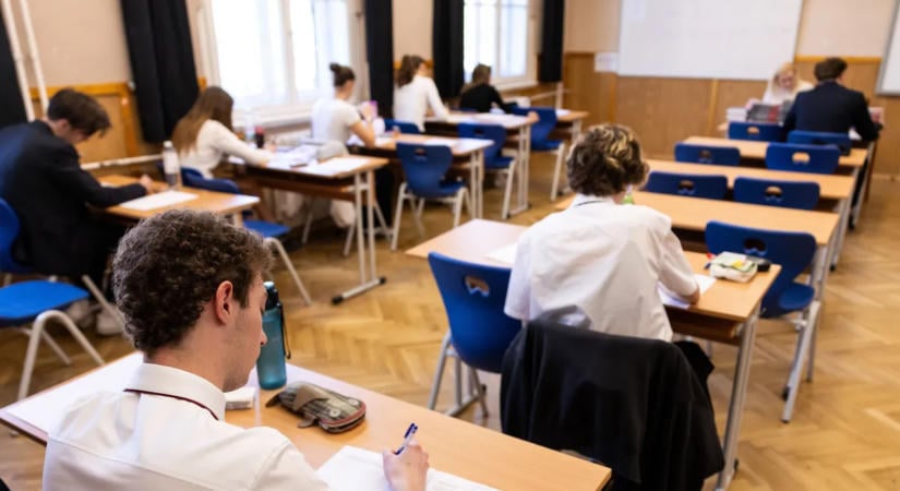 Átalakítják a Nemzeti alaptantervet, a mesterséges intelligencia is szerepet kap az új oktatási stratégiában