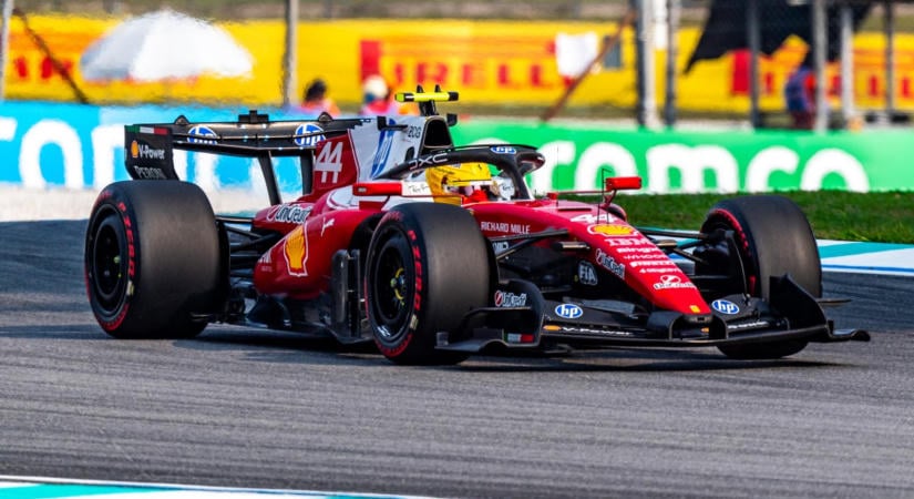 Szoftverhiba bénította meg az F1-es autókat, de az információáramlás is akadozott
