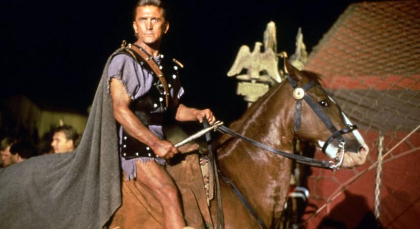 „Ide figyelj, te pöcs!” – Kirk Douglas lóháton fenyegette Kubrickot, hogy elkészüljön a Spartacus leghíresebb jelenete