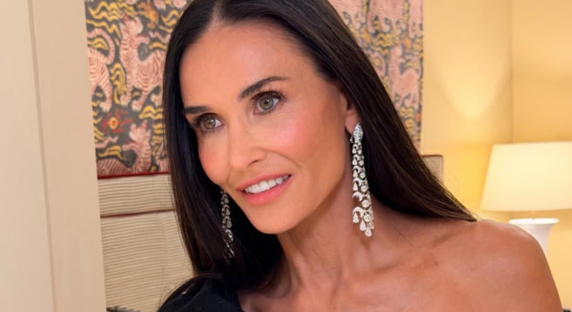 Demi Moore ebben a pánt nélküli estélyiben ragyogott lánya esküvőjén