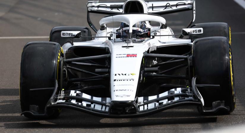 A csapatfőnök elárulta, miért változtatott autója festésén a Cadillac