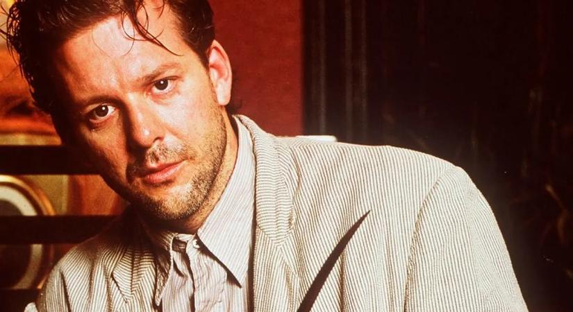 Szegény Mickey Rourke-kal riogatni lehet: fog nélkül, foltos melegítőben lépett utcára az egykori szívtipró – Fotó!