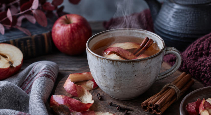 Eddig te is kidobtad az alma héját? Pedig finom őszi tea készülhet belőle