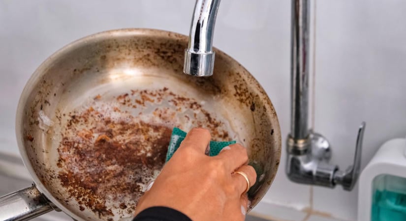 Odaégett a lábas alja? Sikálás helyett sokkal jobb ez a módszer