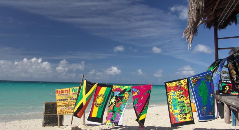 Egy hurrikán bezárta Jamaica szállodáinak harmadát, így épül újjá a turistaparadicsom