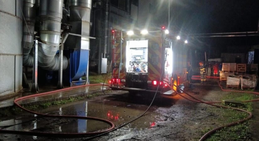 Tűz ütött ki egy csíkszeredai fafeldolgozó üzem silójában