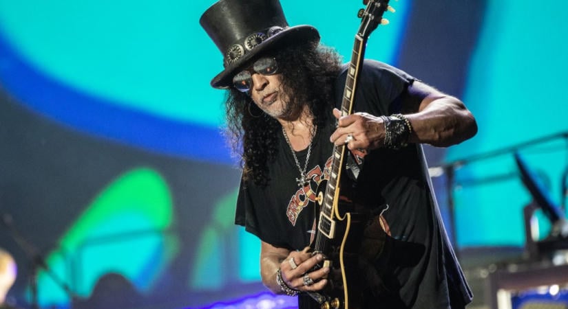Hatalmas megtiszteltetés érte a Guns N' Roses gitárosát, idén Slash kapta a Les Paul Spirit-díjat