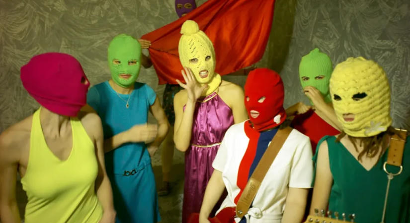 A Pussy Riot egyik volt tagja azt állítja, zsarolással beszervezte az FSZB