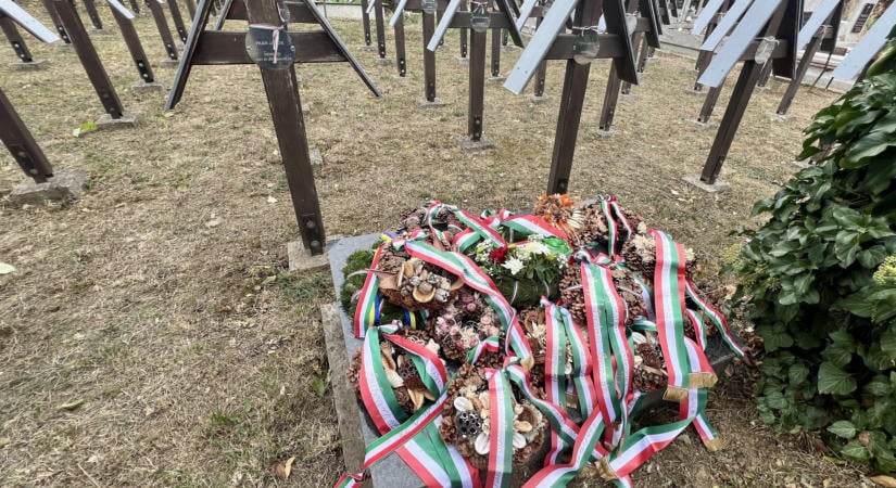 Főhajtás az 1944-es bombázás áldozatainak emlékére Beregszászban