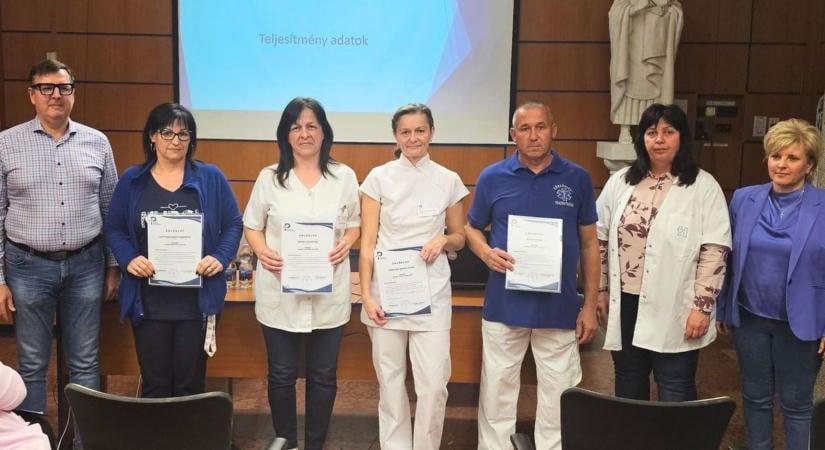 Hosszú évek munkájáért mondott köszönetet a dunaújvárosi kórház