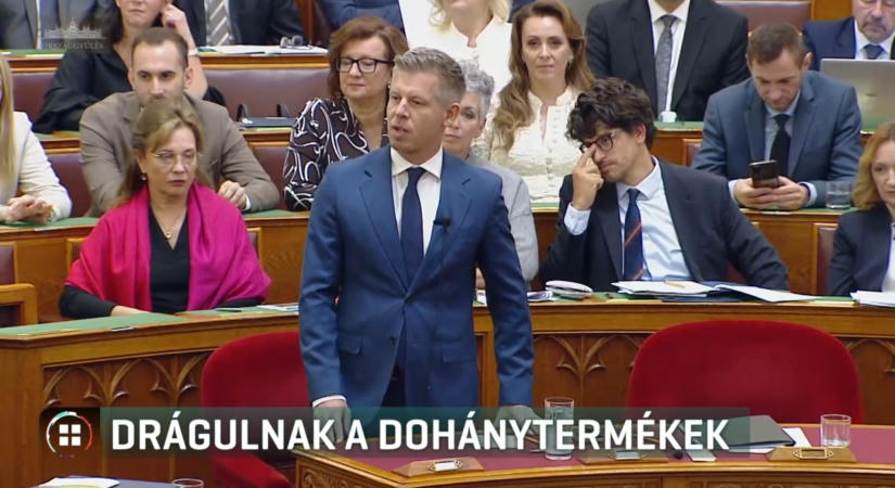 Megemelik a cigaretta jövedéki adóját, 250 forinttal drágulhat egy doboz
