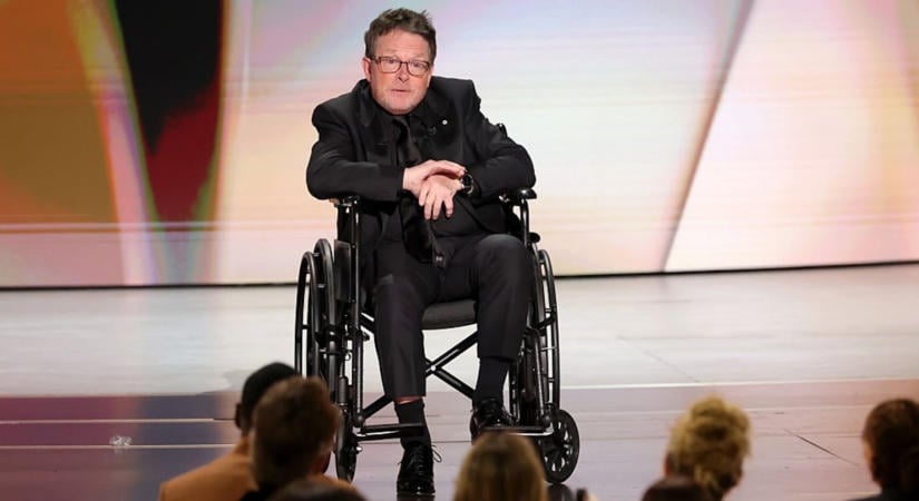 Könnyekig hatotta a közönséget Michael J. Fox: kétszer is felállva tapsolt neki a terem