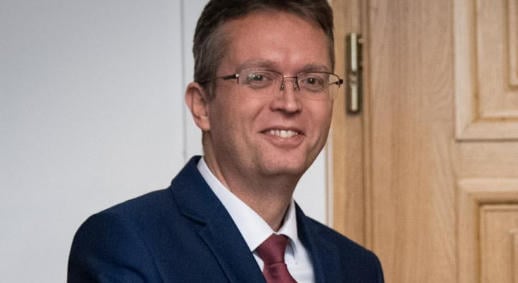 Felfüggesztették Hankó és Seszták mentelmi jogát