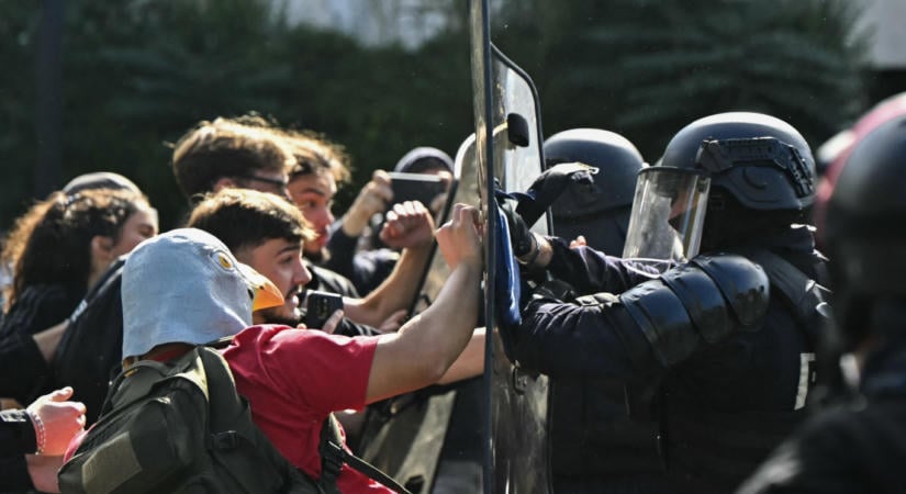 Mintegy 400 iskola maradhat zárva Franciaországban az erőszakossá vált diáktüntetések miatt