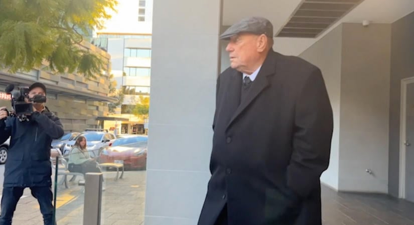 Partikat rendezett, majd szexuálisan bántalmazta áldozatait, rács mögé kerül az egykori püspök