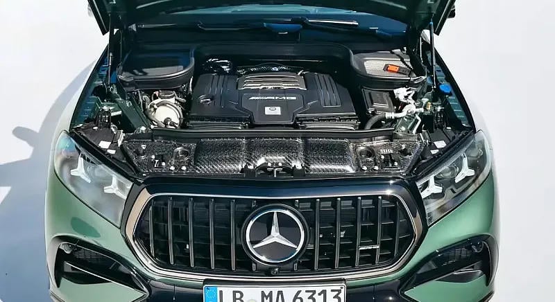 Visszatáncol a Mercedes, mégsem engedi el a V8-as motorokat