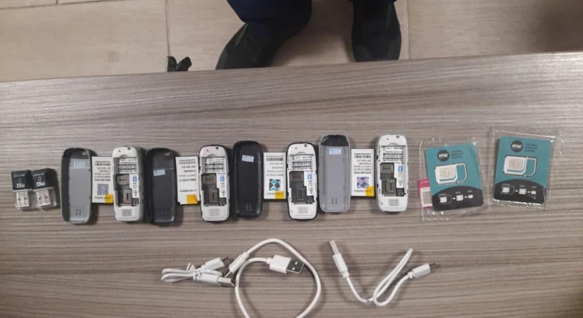 Mobiltelefonokat és SIM-kártyákat próbált bedobni a börtön falai közé egy ismeretlen elkövető