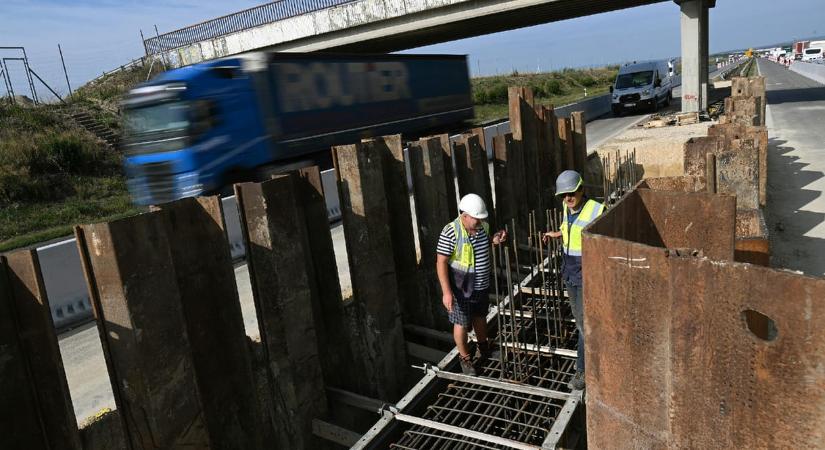 Vitézy szerint Mészáros és Szijj sztrádakoncessziója valójában egy közpénz-kicsatornázási eszköz