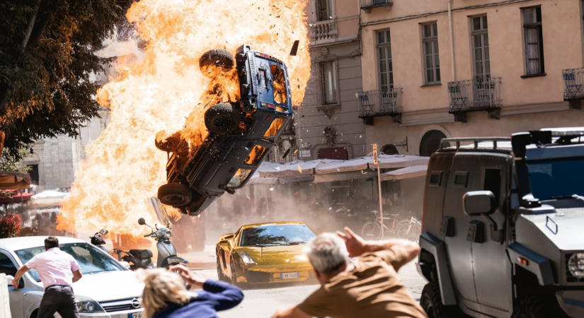 25 év után jön a nagy finálé: Visszatérhet a gyökereihez Hollywood egyik legőrültebb akciófranchise-a