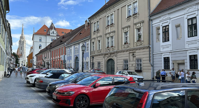 Szigorítás vagy teljes tilalom: Az Airbnb jövőjéről dönthetnek a Várnegyedben élők