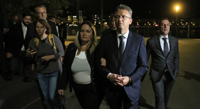 A bilincsek politikája veszélyes útra viheti az új kormányt és az egész országot