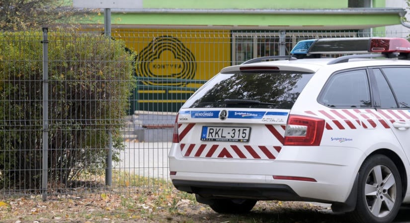Bombával fenyegetett egy 17 éves fiatal, mert ismerősei sértegették
