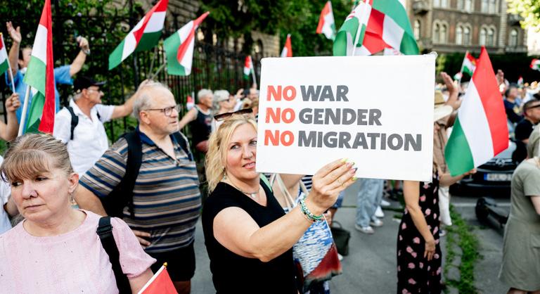 Dopeman felszólalt a Pride elleni felvonuláson, Karácsony Gergelynek és Magyar Péternek is üzent
