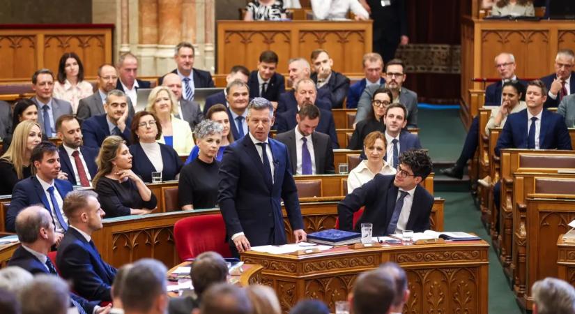 Magyar Péter: Nem társadalmi konzultációról beszéltünk, hanem azt kértük, hogy küldjenek ajánlásokat