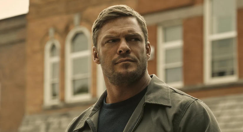 Épp csak elkezdődött a Reacher 4. évada, máris eldőlt Alan Ritchson sorozatának jövője