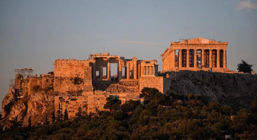 Most érkezett: Pusztító robbanás történt a világ egyik legismertebb turistanevezetességénél