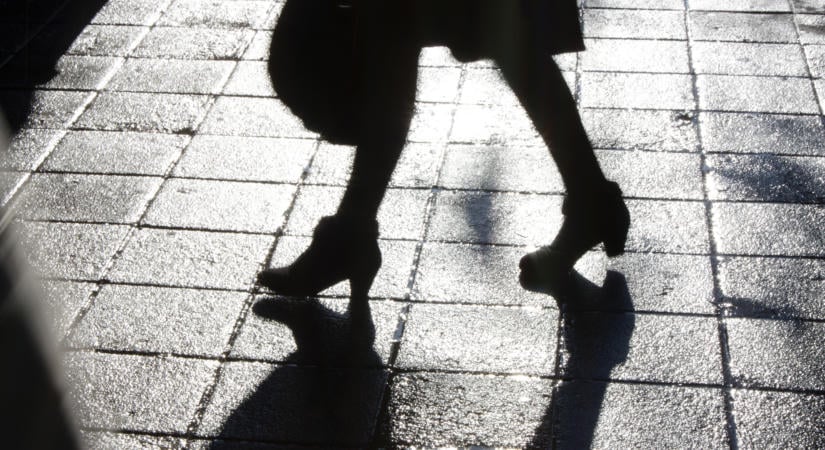Ha szóvá teszed, te leszel a probléma – Egyenruhások zaklattak egy nőt a Keleti pályaudvaron