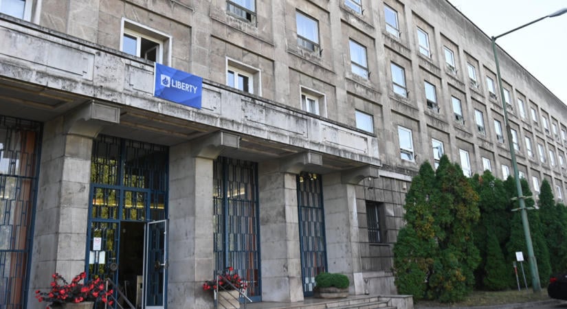 Dunaújváros a csőd szélén táncol és kormányzati segítségben reménykedik a vasmű csődje miatt
