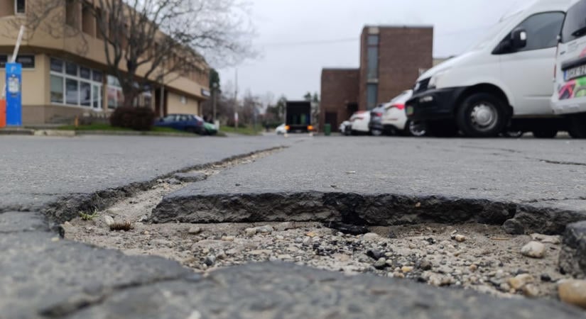 Szekszárdi útfelújítások: fontos céldátumot közölt a polgármester