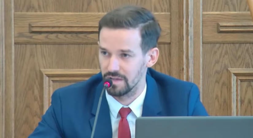 Hajdúböszörmény polgármestere kitüntette a város jegyzőjét