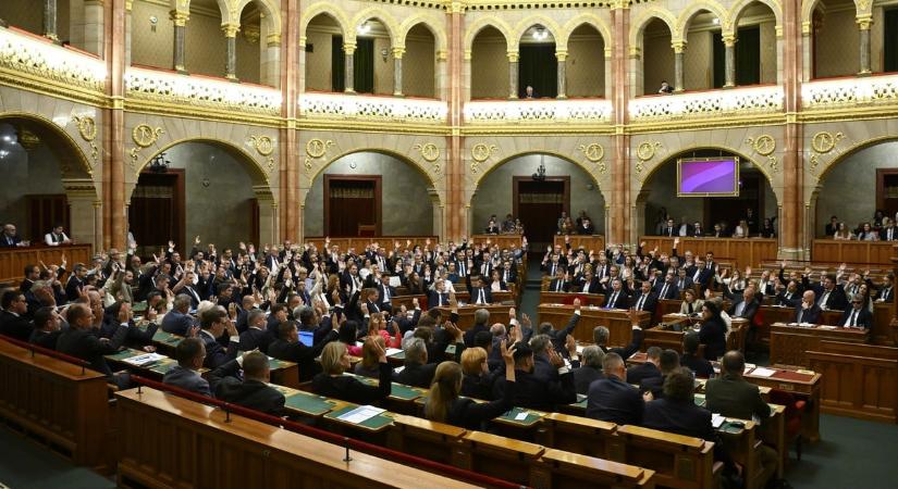 Ügynökakták: benyújtották a nyilvánosságra hozatalt előkészítő javaslatot