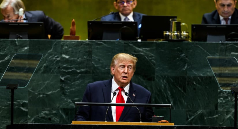 Váratlan helyzet alakult ki Hszi Csin-ping érkezésekor az USA-ban – nagy a tiltakozás a tévéknél