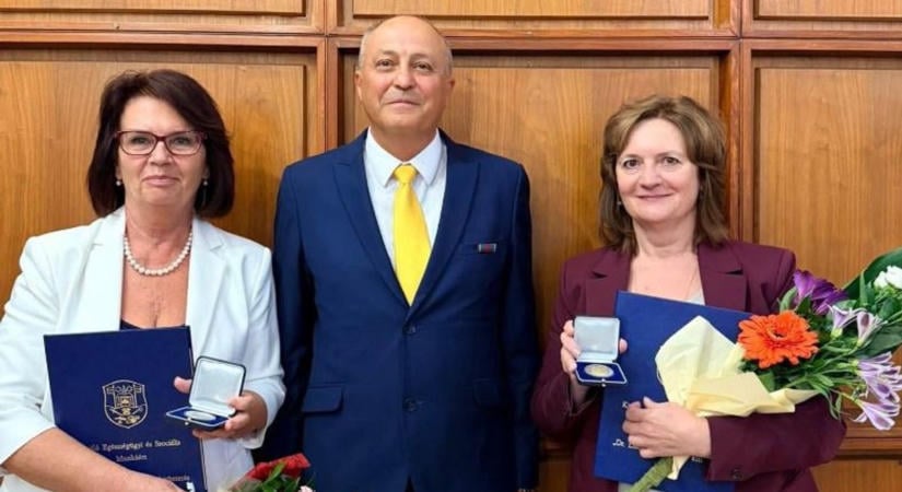 Mindkét gyerekorvost kitüntette a kapuvári önkormányzat több évtizedes szolgálatukért