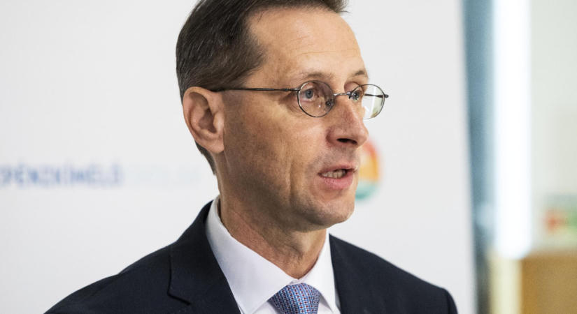 Ezer oldalnyi dokumentummal segíti a végrehajtási visszaéléseket vizsgáló bizottságot az MNB