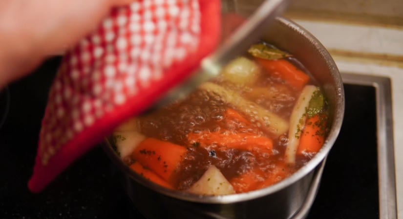 Íme a tökéletes húsleves titka: így csinálják a nagyik