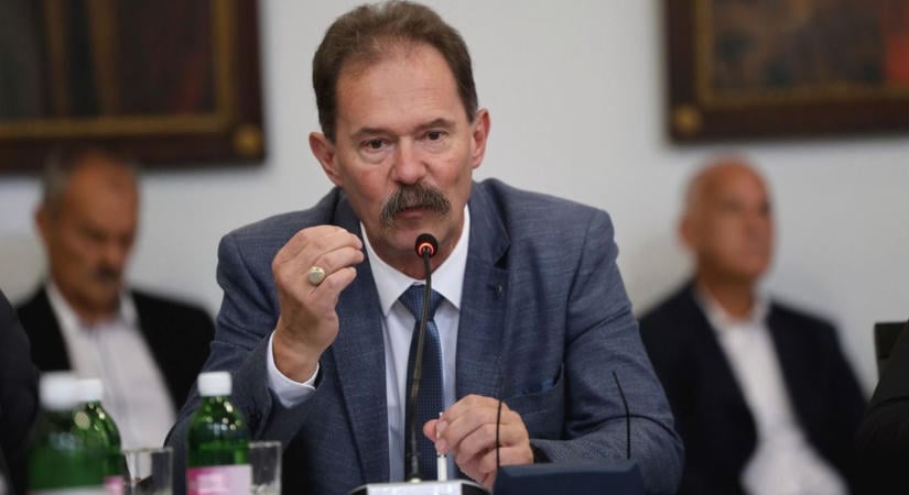 „A verekedés nem maradhat következmények nélkül” – súlyos szavak a Latabár Kávéházról az újhelyi polgármestertől