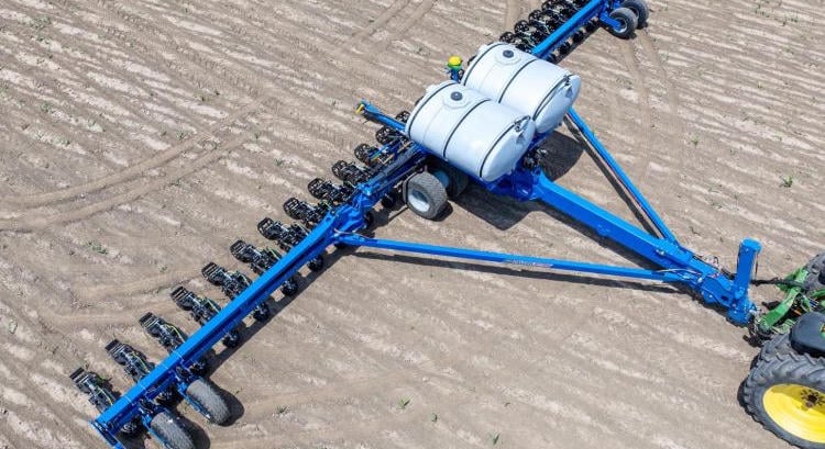 Kinze Falcon SF700: új precíziós sávművelő
