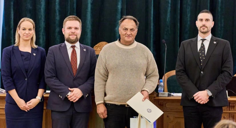 Ezért tapsolta meg a győri közgyűlés a három fedél nélkül élő férfit - fotók