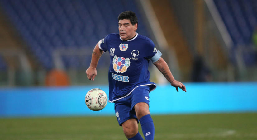 Több mint 1 milliárd forintért kelt el Maradona „Isten keze” labdája