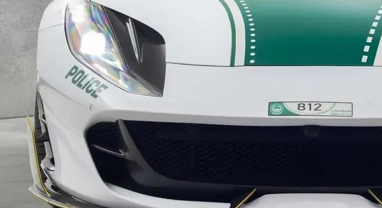Dubajban nem adják alább a tuningolt Ferrari rendőrautónál