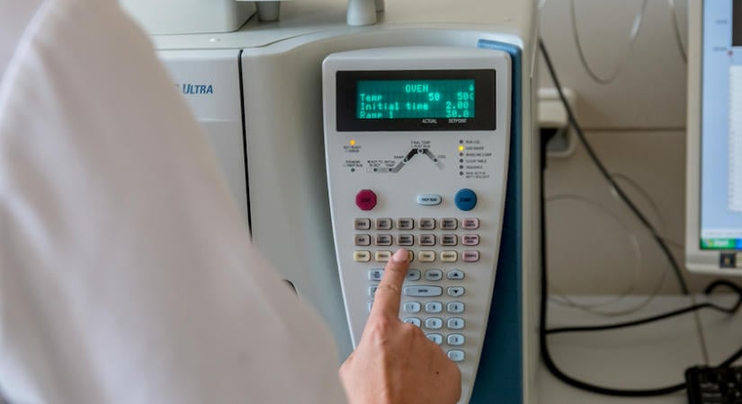 Halálos laborbaleset: Pestisben halhatott meg egy 28 éves nő, 200 ember karanténban