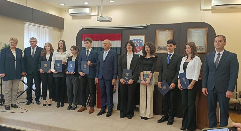Sedes Sapientiae Ösztöndíjjal jutalmazták a legkiválóbb kapuvári diákokat - galéria, videó