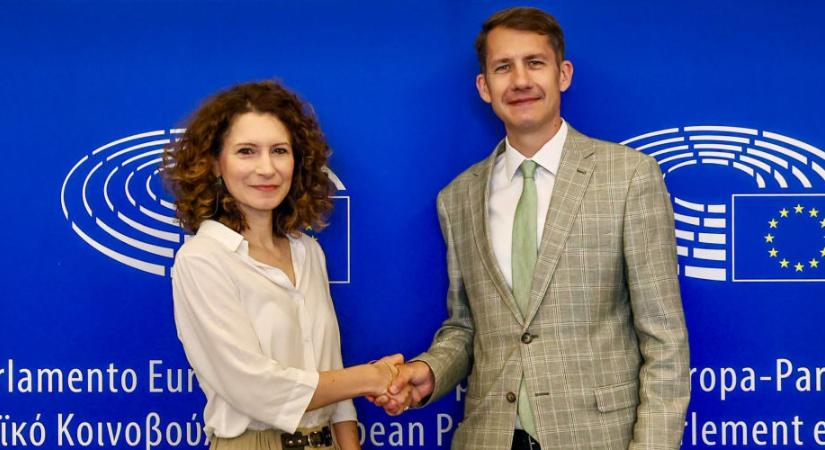 A Tisza Párt EP-képviselője helyretette Pásztor ködösítését